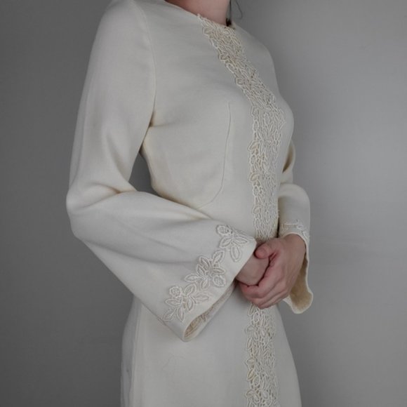1960s handmade wedding dress with lace applique - Picture 5 of 12